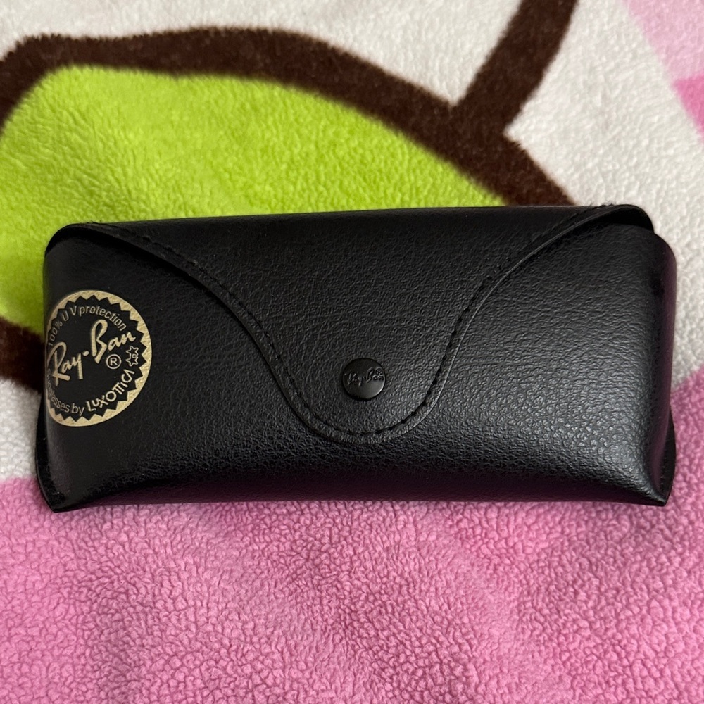 Ray-Ban Classic Black  Case